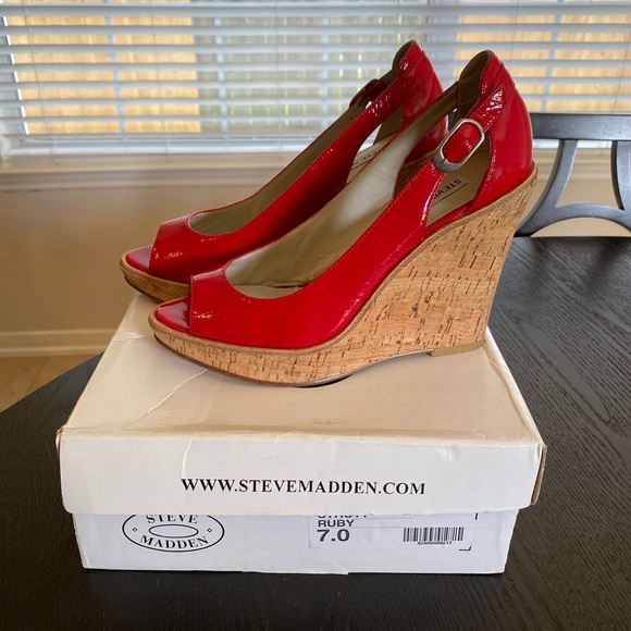 Ruby Red Steve Madden Wedges - Picture 4 of 4